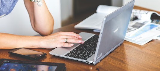 Pauline Collus Traductions, Traducteur à Laudun-l'Ardoise